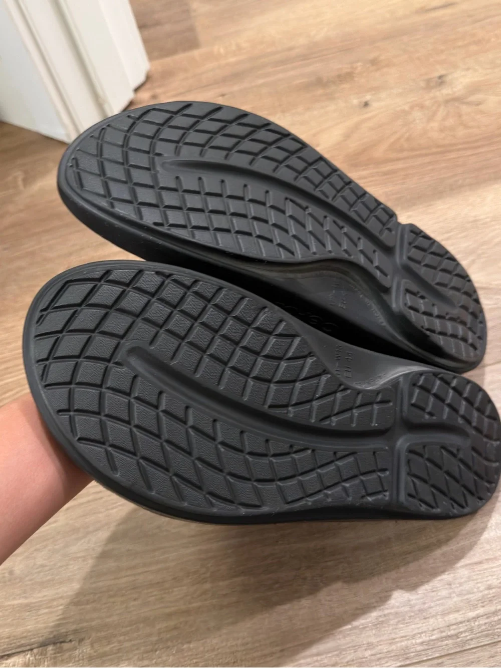OOFOS Ooahh Slide Sandals Matte Black Cushioned Comfort Unisex Size 11 Men’s
